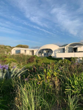 Iconic & Curvaceous Beach House